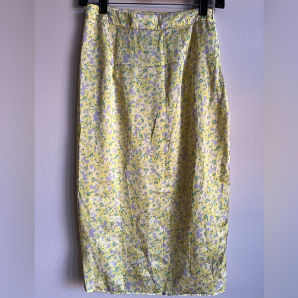SHEIN Floral Yellow Skirt - Picture 2 of 10